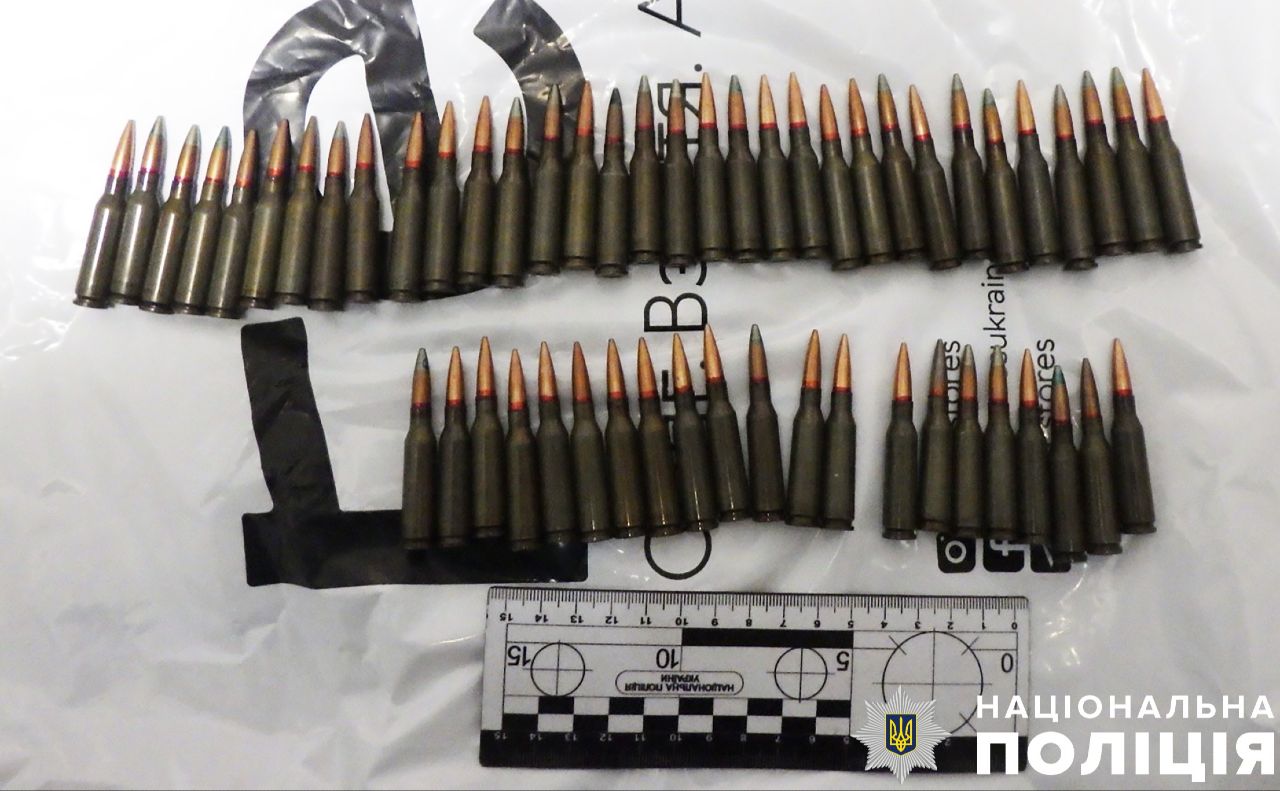  У Голосіївському районі 52-річний чоловік незаконно зберігав вдома арсенал зброї 