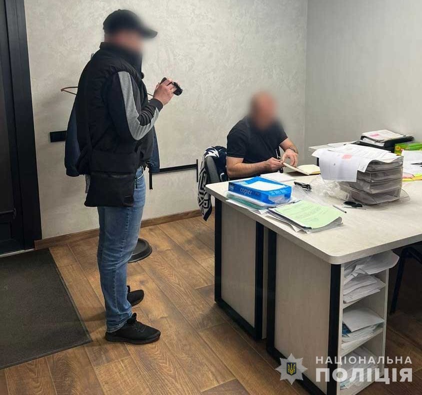  Кіберполіцейські Дніпра викрили посадовця комунального підприємства у розтраті понад 9 млн грн 