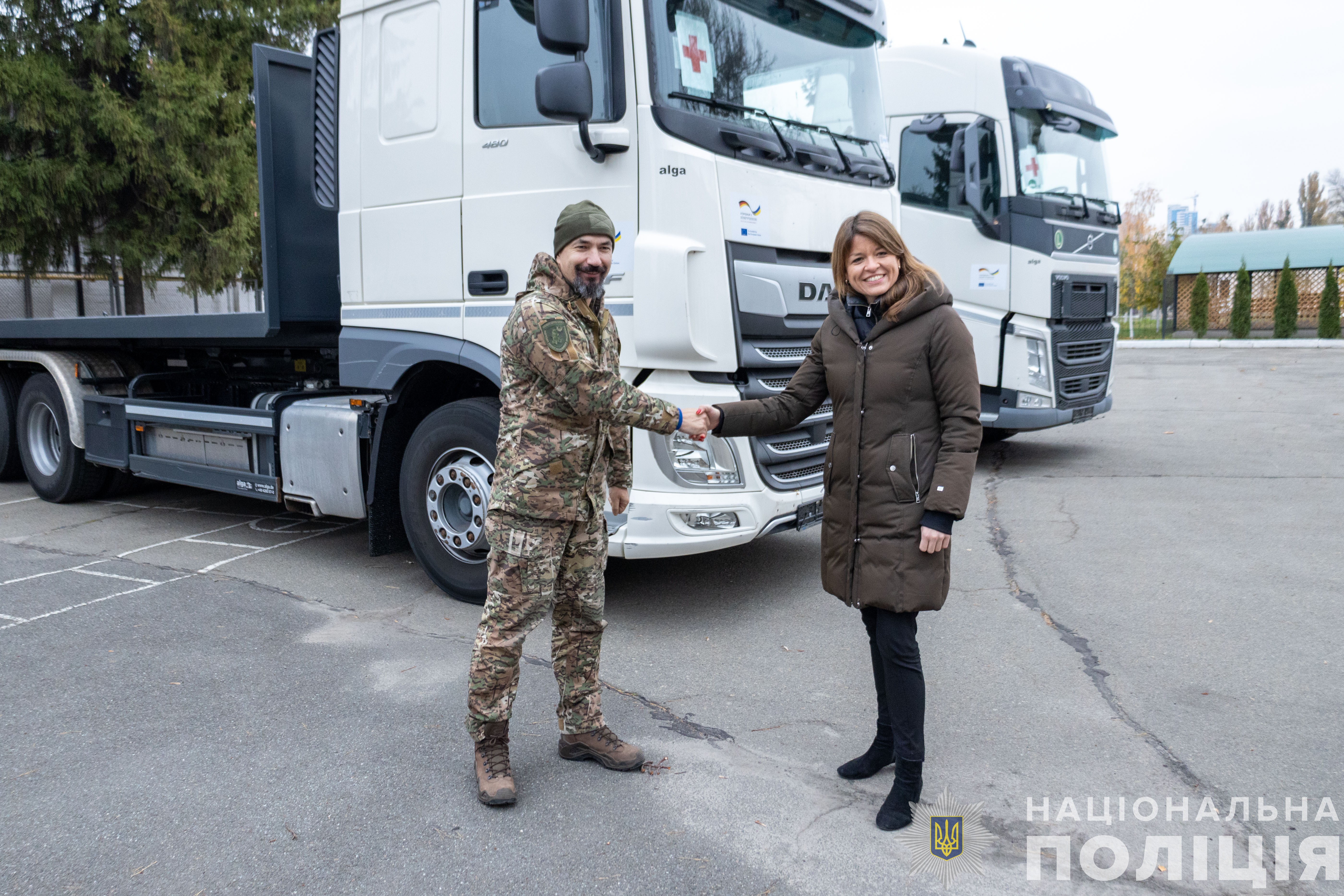  Посольство Німеччини в Україні передало вибухотехнікам Нацполіції автомобілі для роботи на деокупованих територіях 