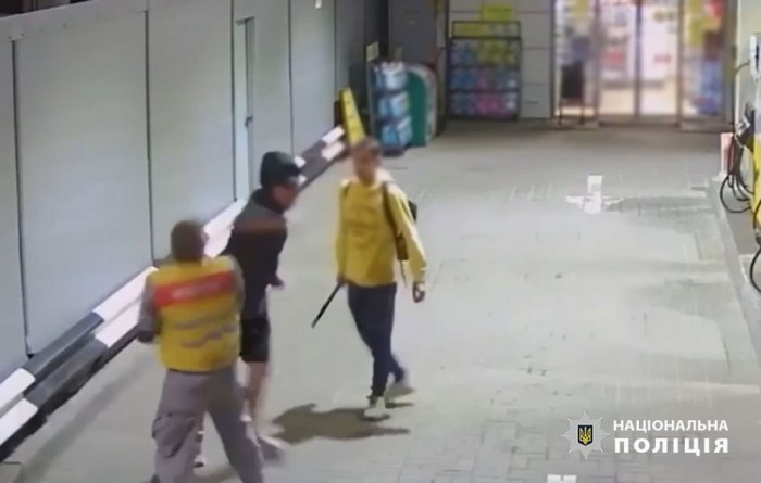  У Києві судитимуть молодиків, які через відмову продати їм алкоголь вчинили напад на працівника АЗС 