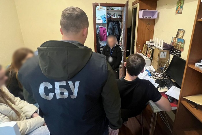  У Вінниці затримали керівника інформагенства, якого підозрюють у перешкоджанні діяльності ЗСУ та шахрайстві 