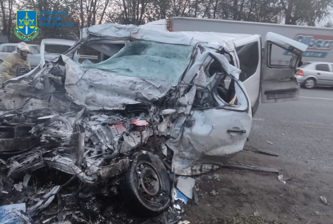 На Вінниччині у ДТП загинуло шестеро людей, серед яких двоє неповнолітніх – водієві вантажівки повідомлено про підозру 