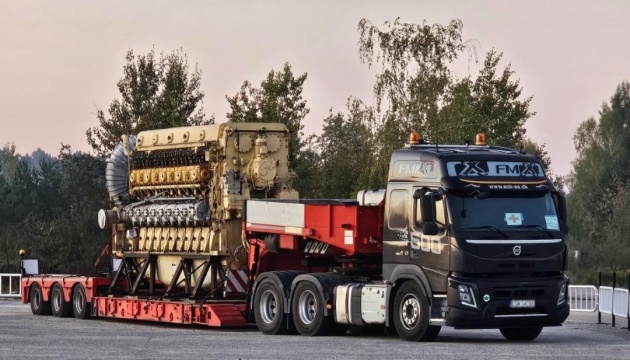  На Хмельницьку АЕС доставили третій дизель-генератор для резервного живленння 