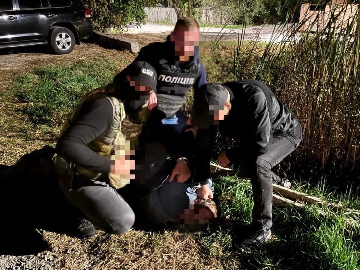  На Сумщині та Київщині затримано чоловіків, які підпалювали автомобілі військовослужбовців 