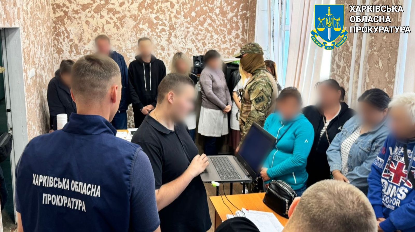  Понад 400 осіб незаконно уникнули мобілізації – на Харківщині затримано 13 посадовців, які за гроші «списували» чоловіків з військового обліку 