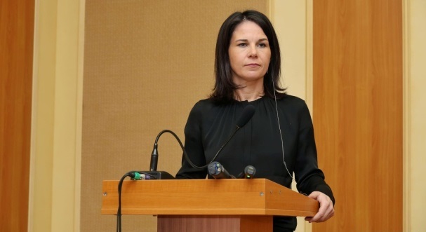  Бербок анонсувала €100 мільйонів «зимової» допомоги Україні 