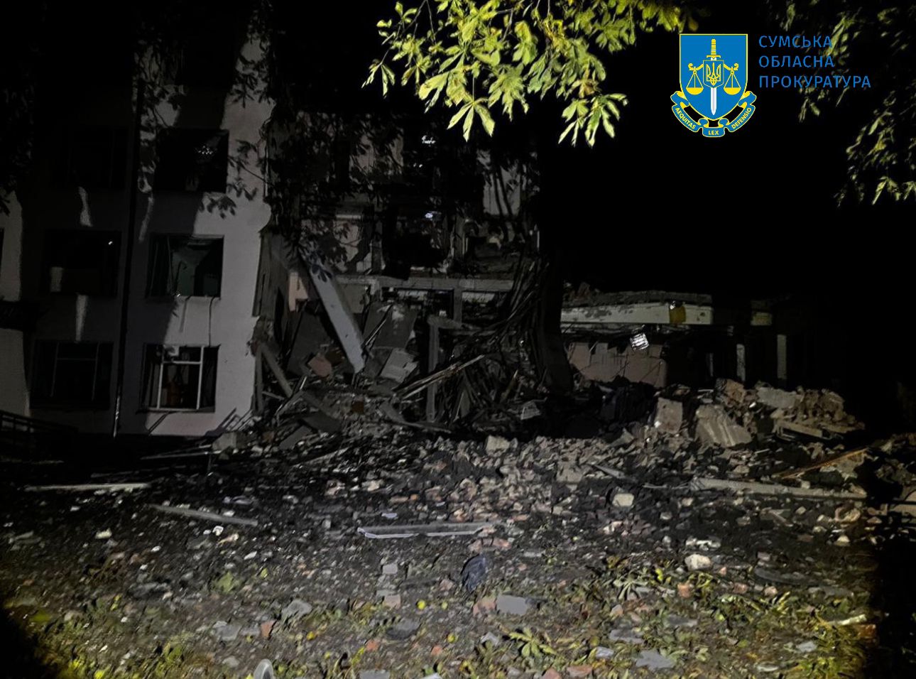  Держава-агресор скинула бомбу на один із корпусів вишу у Сумах – розпочато розслідування 
