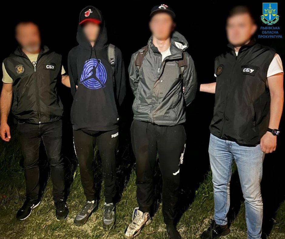  У Львові затримано двох чоловіків, які за завданням ворога палили автівки українських військових 