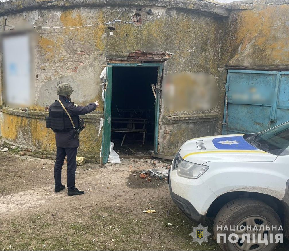  У Нікопольському районі знову російські снаряди травмували людину: правоохоронці працюють на місці злочину 