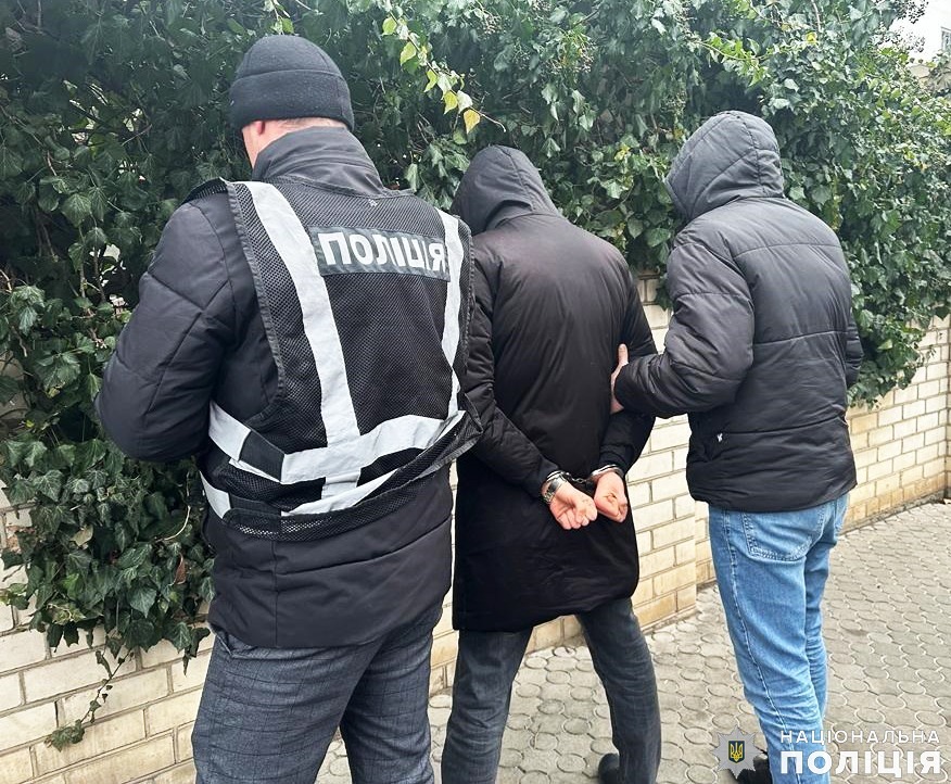  12 тисяч доларів за визнання непридатним до військової служби – у Миколаєві поліцейські затримали лікаря під час одержання неправомірної вигоди 