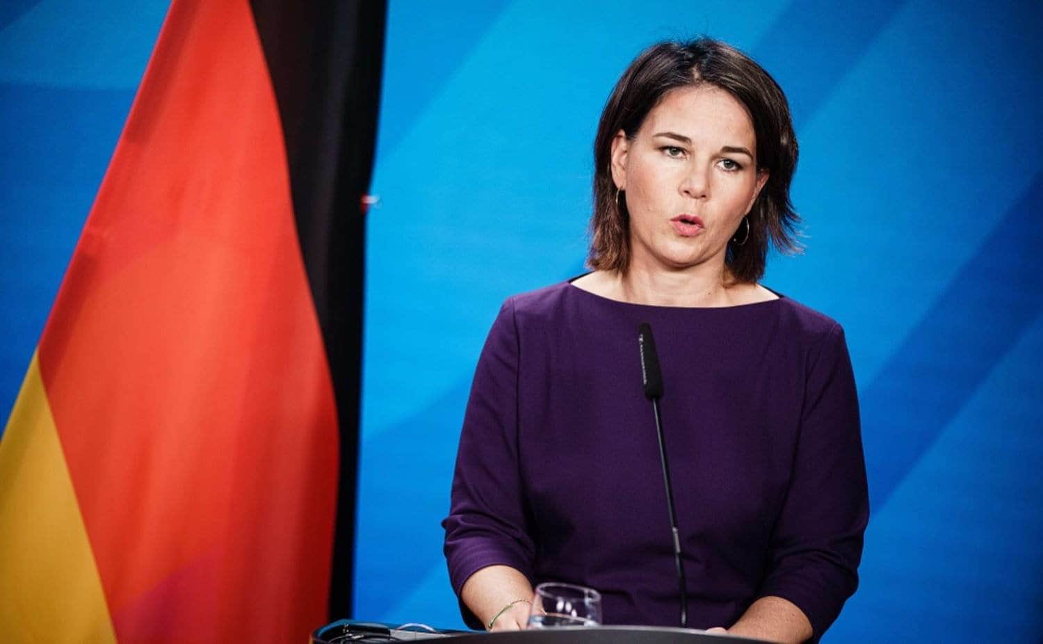  Бербок: "Хезболлі" та хуситам слід припинити гру з вогнем на Близькому Сході 