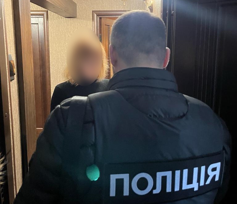  На Дніпропетровщині поліцейські знешкодили корупційну схему, яку організувала посадовиця центру медико-соціальної експертизи 