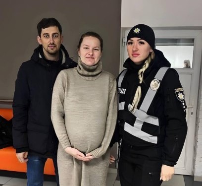  Під час атаки ворожих дронів, поліцейські Київщини доставили до пологового будинку жінку з переймами 