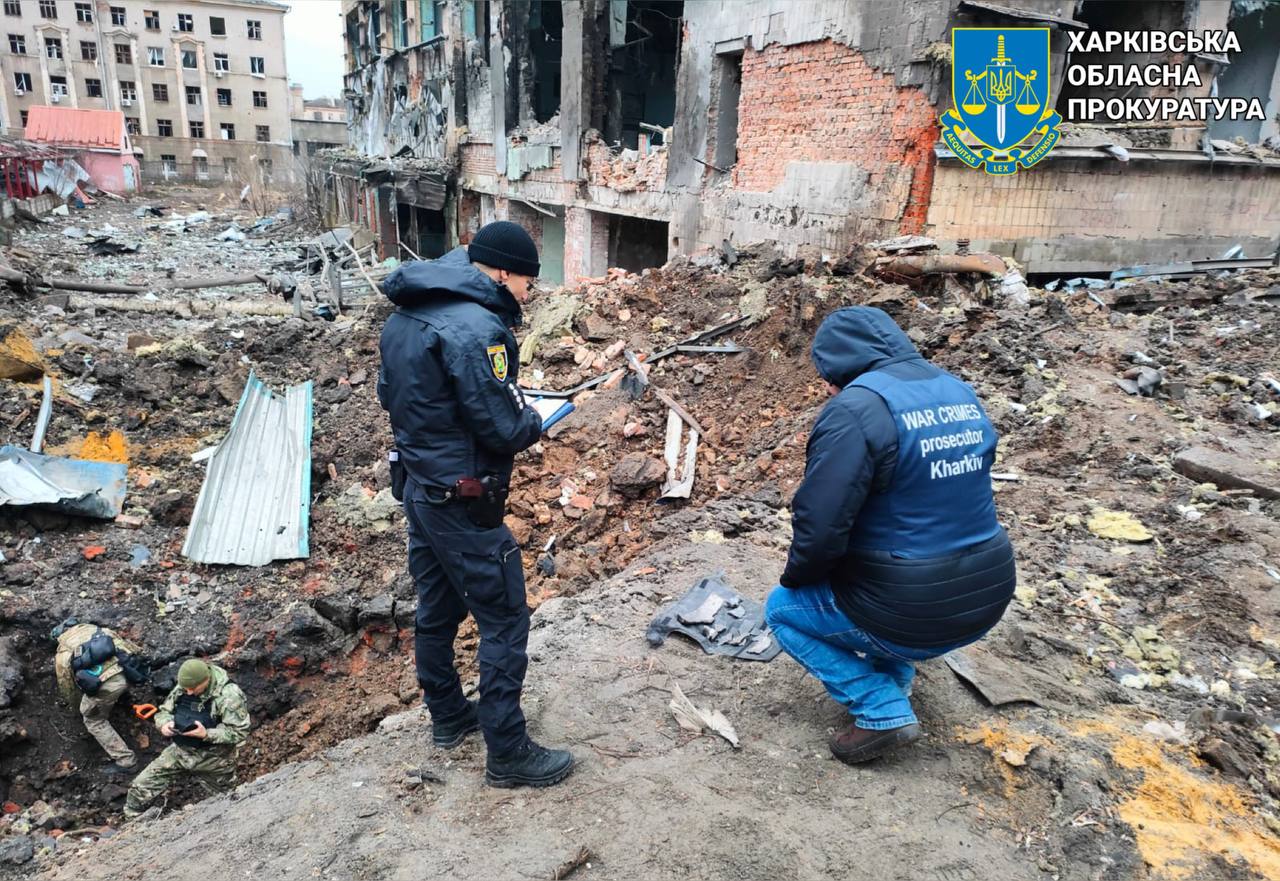  Загибла, понад 40 поранених, серед яких 5 дітей, – прокурори документують наслідки ракетної атаки ворога по центру Харкова 