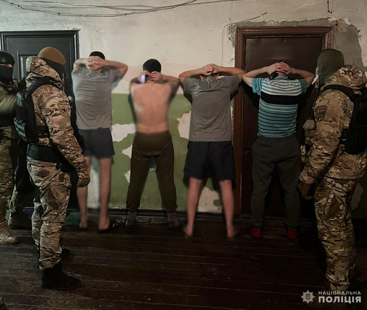  «Ваш родич у біді»: правоохоронці Кіровоградщини викрили злочинну групу у вчиненні шахрайств 