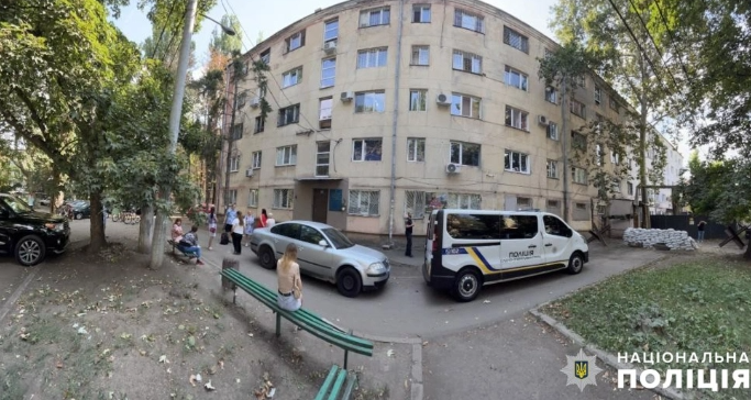  В Одесі поліцейські повідомили про підозру двом місцевим мешканцям, які повідомили про «замінування» 