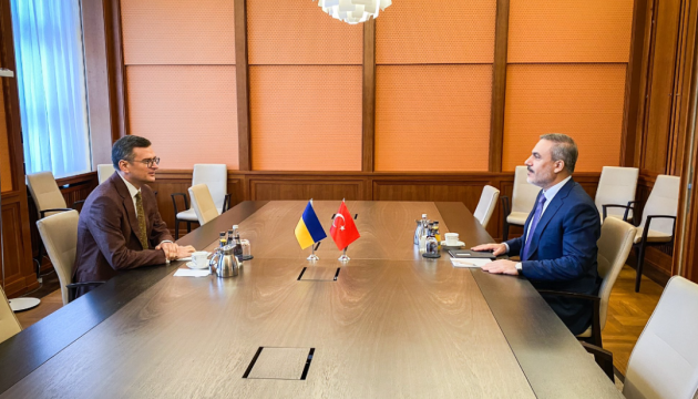  Глави МЗС України й Туреччини обговорили безпеку в Чорноморському регіоні 