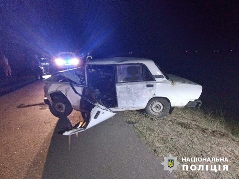  Сів за кермо у стані сп’яніння і в’їхав у бетонну огорожу містка: поліцейські розслідують обставини ДТП у Березівському районі 