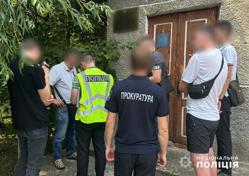  Слідчі буковинської поліції повідомили про підозру посадовцю обласного управління Держпродспоживслужби в одержанні хабара 