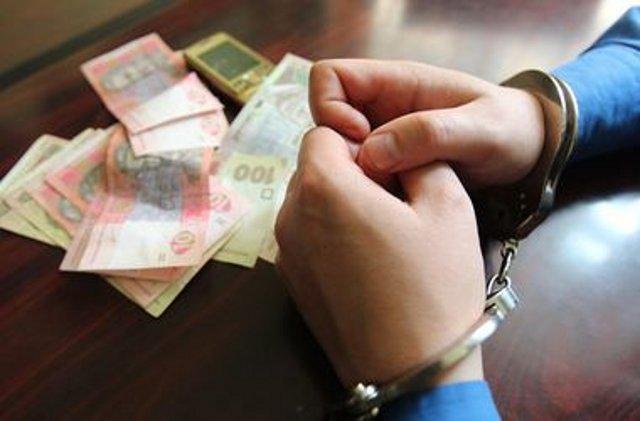  У Чернівецькому районі слідчі поліції задокументували надання неправомірної вигоди поліцейським 