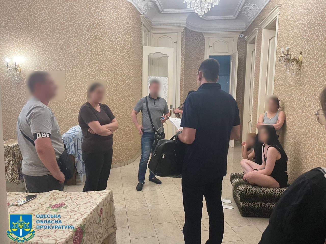  Сутенерство та кришування закладів розпусти – в Одесі викрито угруповання, до складу якого входив співробітник поліції 