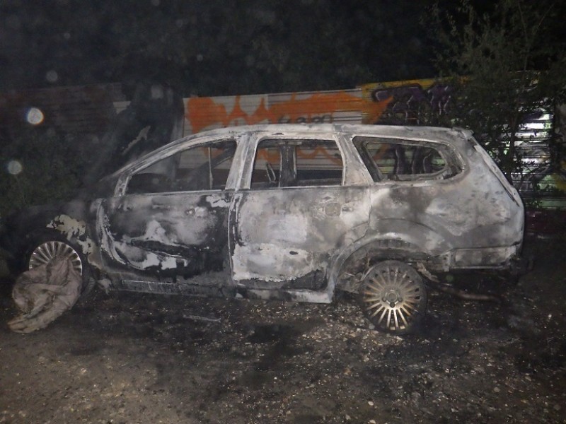  У Києві правоохоронці затримали чоловіка, який обікрав і підпалив автомобіль 