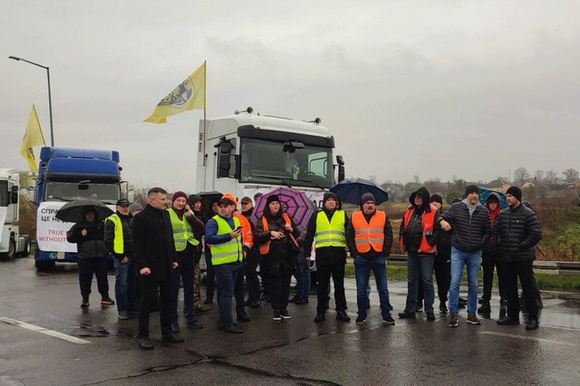  Блокада фермерів у Польщі: один КПП повністю заблокували, руху поїздів намагалися перешкодити 