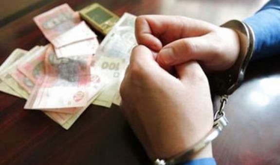  Буковинські поліцейські розслідують обставини шахрайств відносно краян на суму майже 40 тисяч гривень 