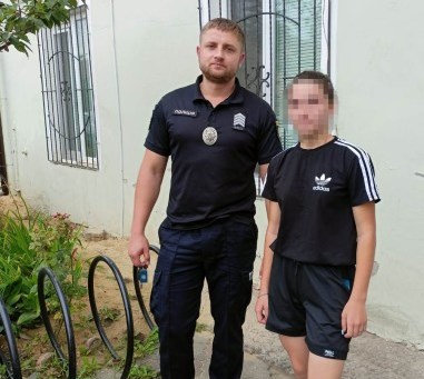  Поліцейські допомогли батькам розшукати 16-річну доньку, яка втекла з дому з наміром виїхати за кордон 