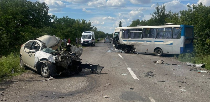  Автомобіль зіткнувся із маршруткою: поліцейські встановлюють обставини ДТП в Одеському районі 