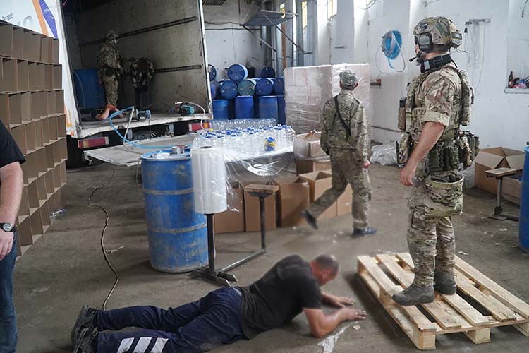  На Тернопільщині викрито злочинну групу, яка налагодила незаконну торгівлю сурогатним спиртом по всій Україні 