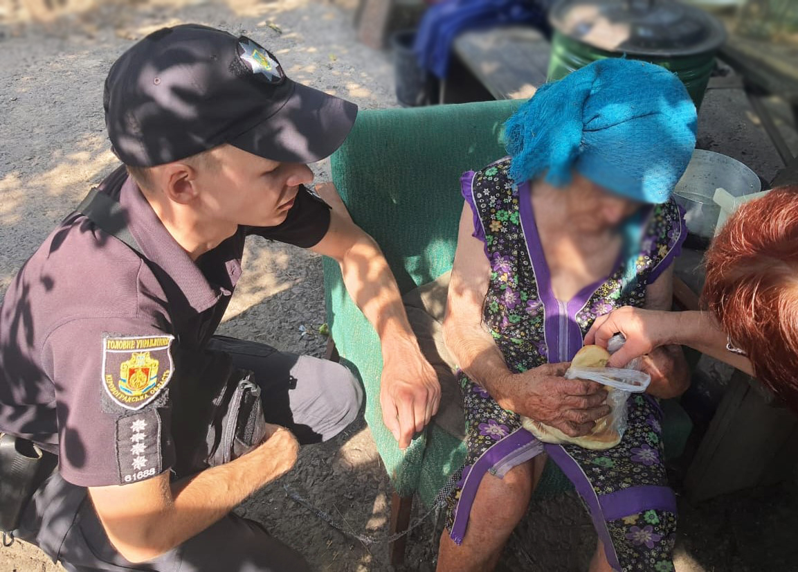  На Кіровоградщині поліцейські спільно з громадськістю розшукали 86-річну жінку, яка заблукала 