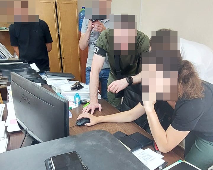  Незаконні оборудки з землями двох громад Житомирщини – підозрюють прикордонника та двох його спільників 