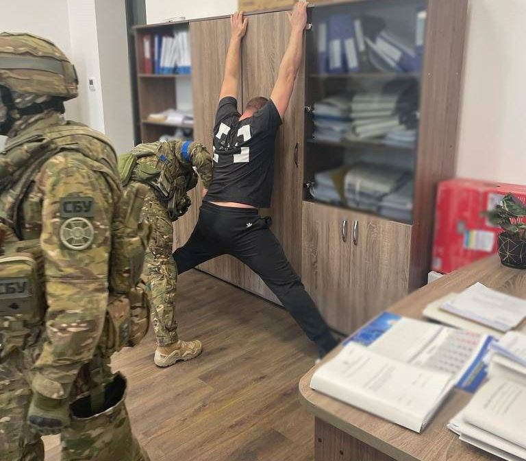  Мільйонні оборудки із курортними землями на узбережжі Чорного моря – підозрюють ексдепутата селищної ради та 3 його спільників 