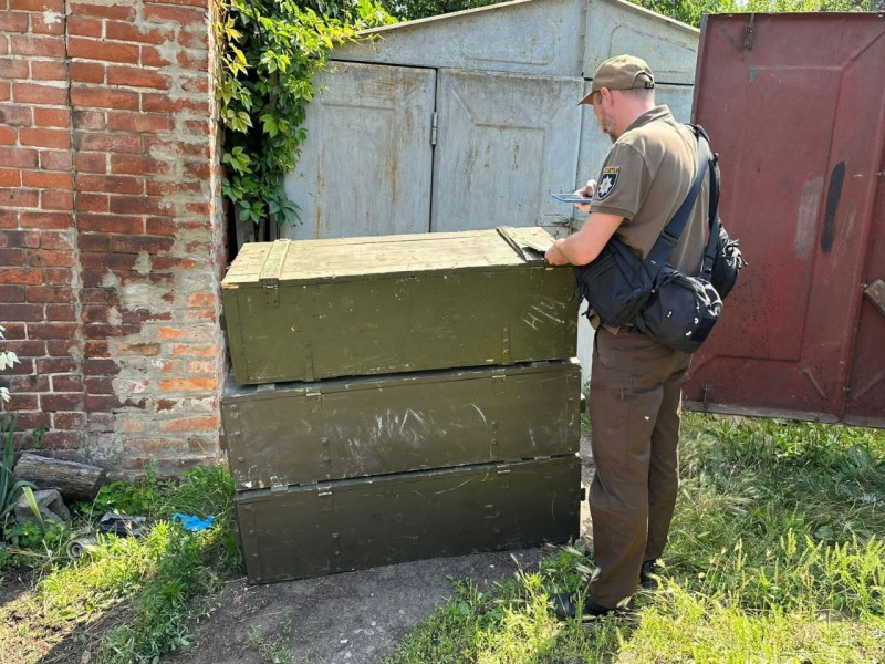  У Харкові поліцейські виявили схрон із боєприпасами та вибуховими речовинами 