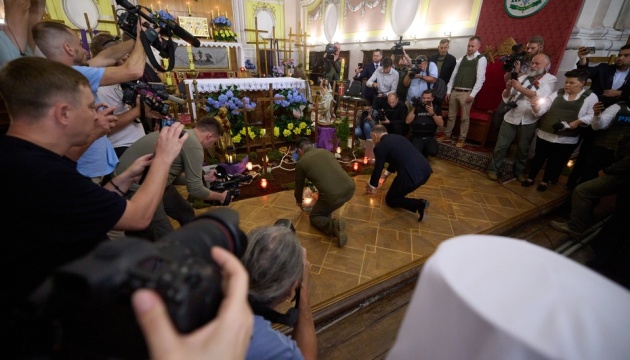  «Разом ми сильніші»: Зеленський і Дуда вшанували пам'ять жертв Волинської трагедії 