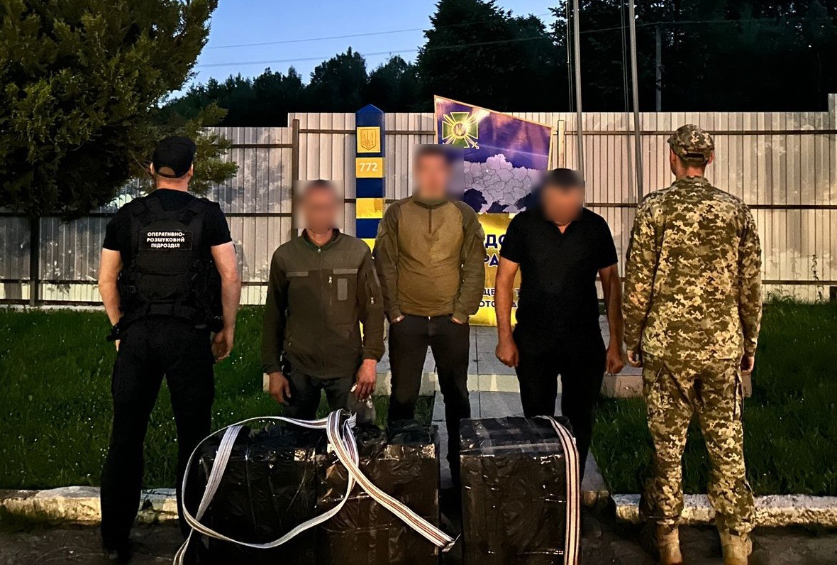  Прикордонники затримали 4 контрабандистів біля кордону з Румунією 