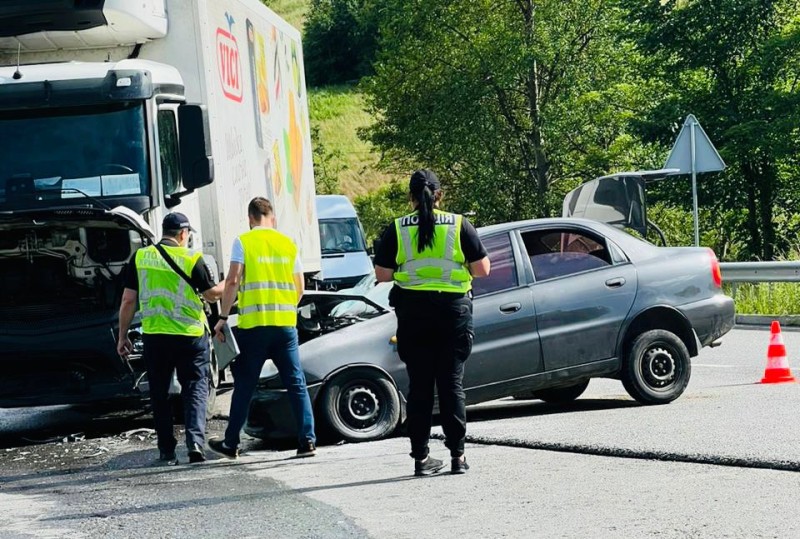  Дев'ятеро осіб постраждали в аваріях на Прикарпатті, серед них четверо дітей: поліцейські розпочали розслідування 