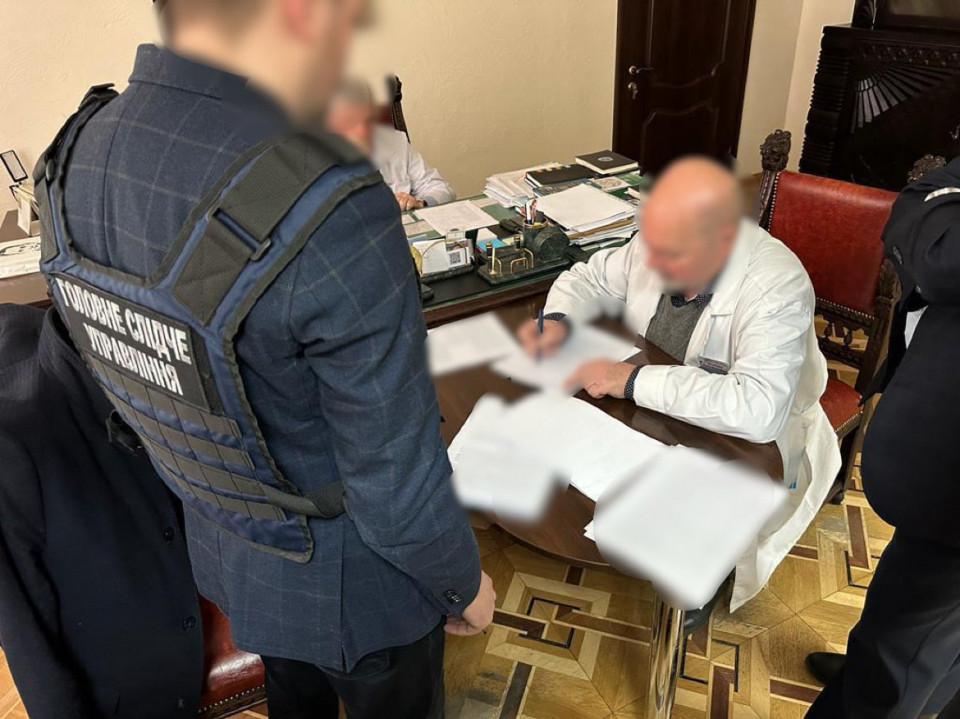  Службова недбалість зі збитками 7,4 млн грн на закупівлі медобладнання – судитимуть чотирьох керівників підрозділів держустанови 