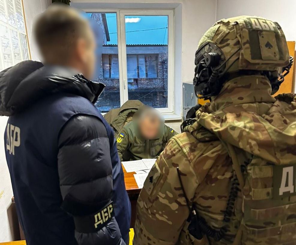  Хабар за посвідчення про непридатність до служби – на Львівщині судитимуть начальника військкомату та трьох пособників 