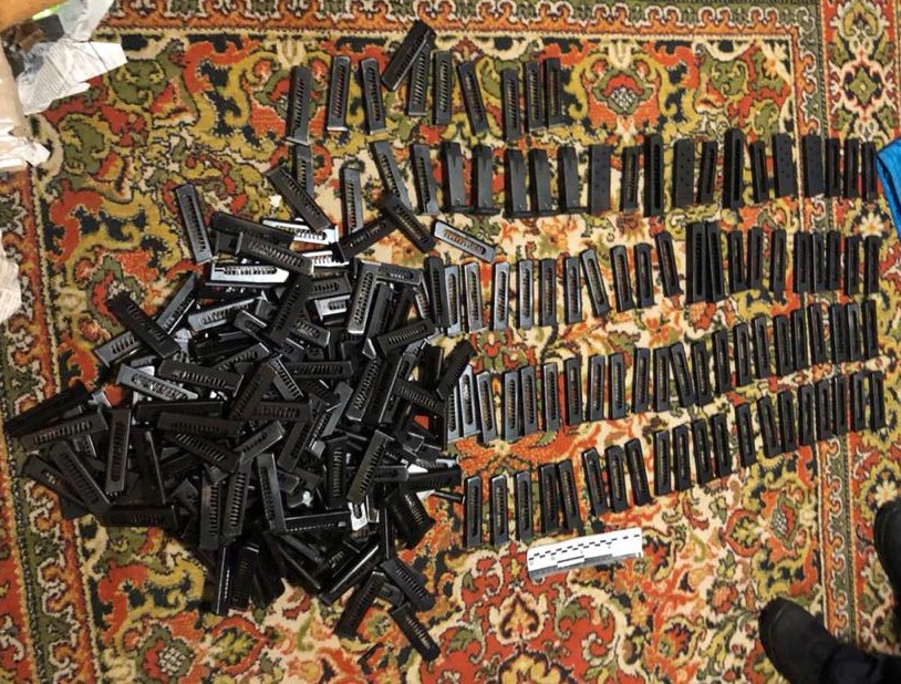  Нацполіція затримала групу осіб за виготовлення і збут зброї та боєприпасів 