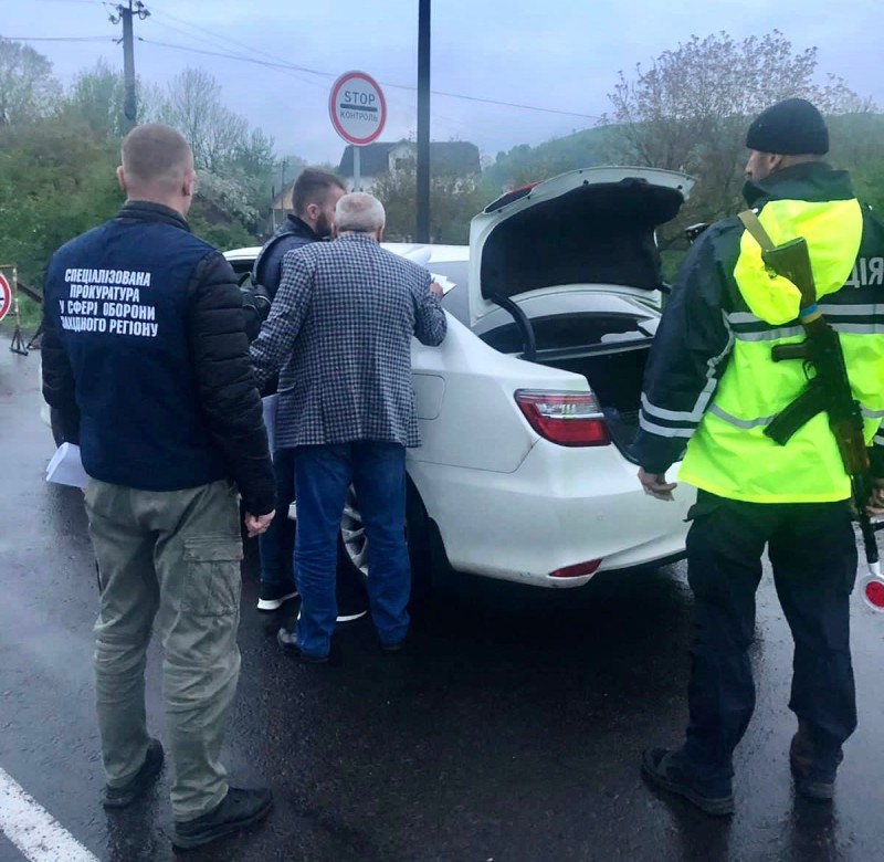  Завдав збитків на понад 6,7 мільйона гривень: прикарпатські поліцейські викрили аферу з квартирами для військовослужбовців 