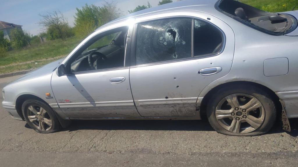  У Нікополі ворожим обстрілом поранено місцевого жителя: правоохоронці збирають речові докази 