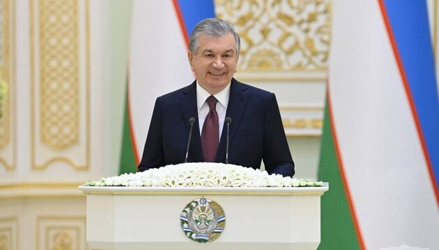  В Узбекистані голосують за нову конституцію, яка дозволяє президенту балотуватися утретє 