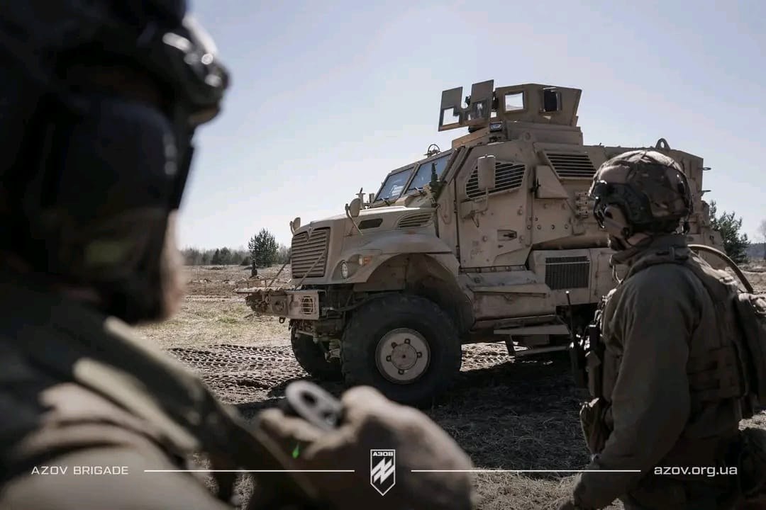  Бійці “Азову” відпрацювали десантування з бронетехніки, штурм окопів та будівель у ситуації ближнього бою 