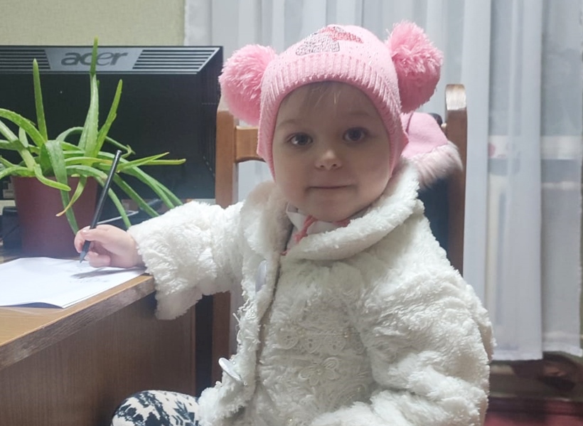  У Житомирі встановлюють особу дівчинки, залишеної у торговельному центрі, та розшукують її родичів 