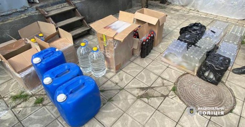  У Ямполі припинено діяльність підпільного цеху з виготовлення небезпечного «алкоголю» 