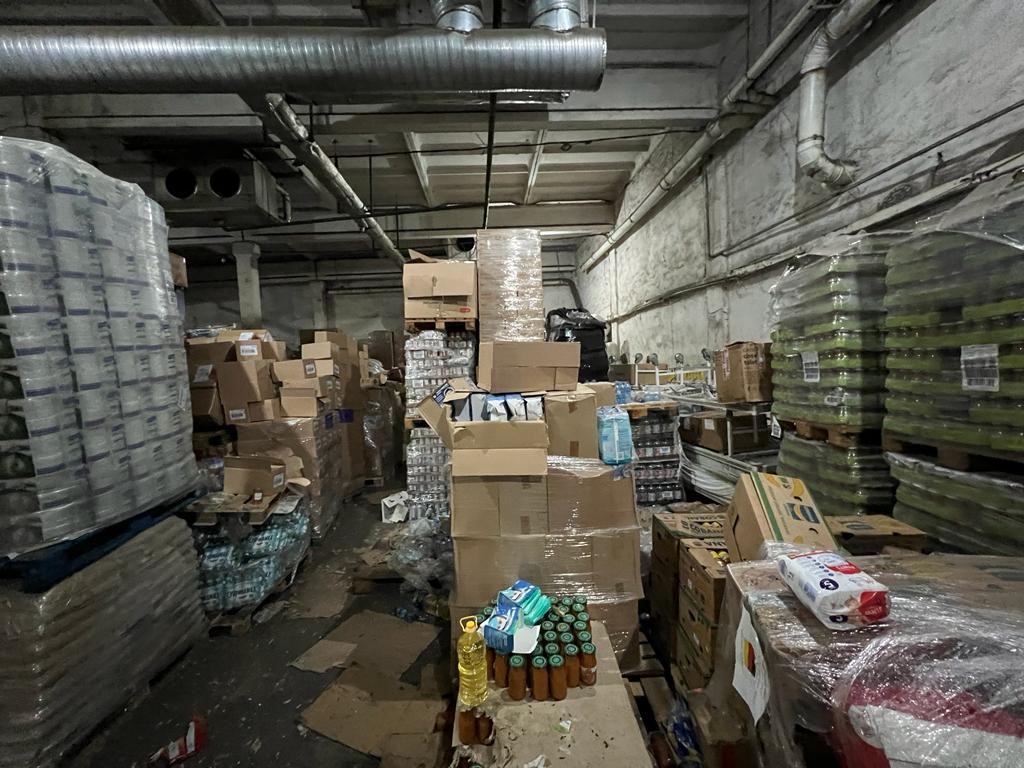  200 тонн гуманітарної допомоги, заблокованої на складах у Києві, передали військовослужбовцям ЗСУ та Нацгвардії - Нацполіція 