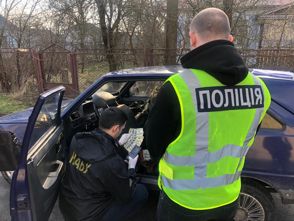  Правоохоронці Житомирщини викрили суддю та адвоката з Рівенщини в отриманні хабаря 