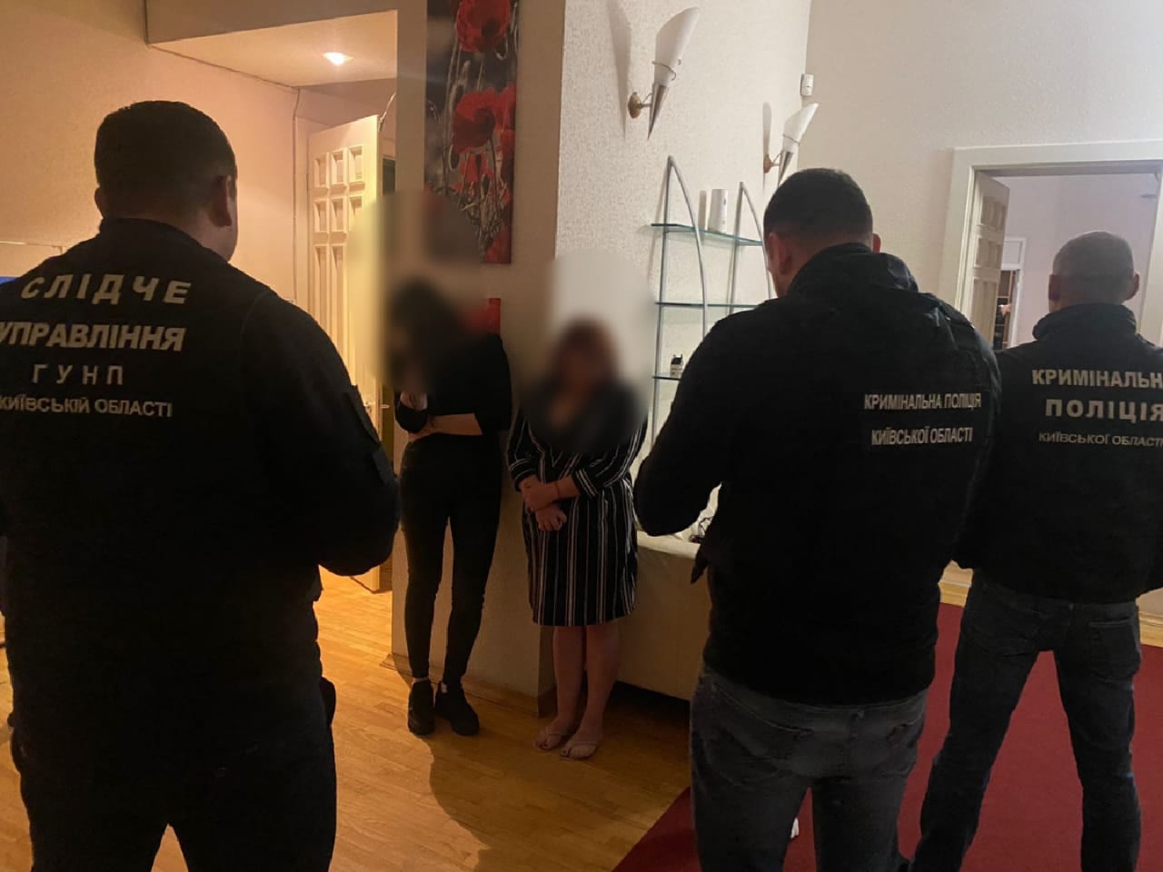  На Київщині судитимуть 7 учасників організованої групи, які налагодили «бордельний бізнес» 